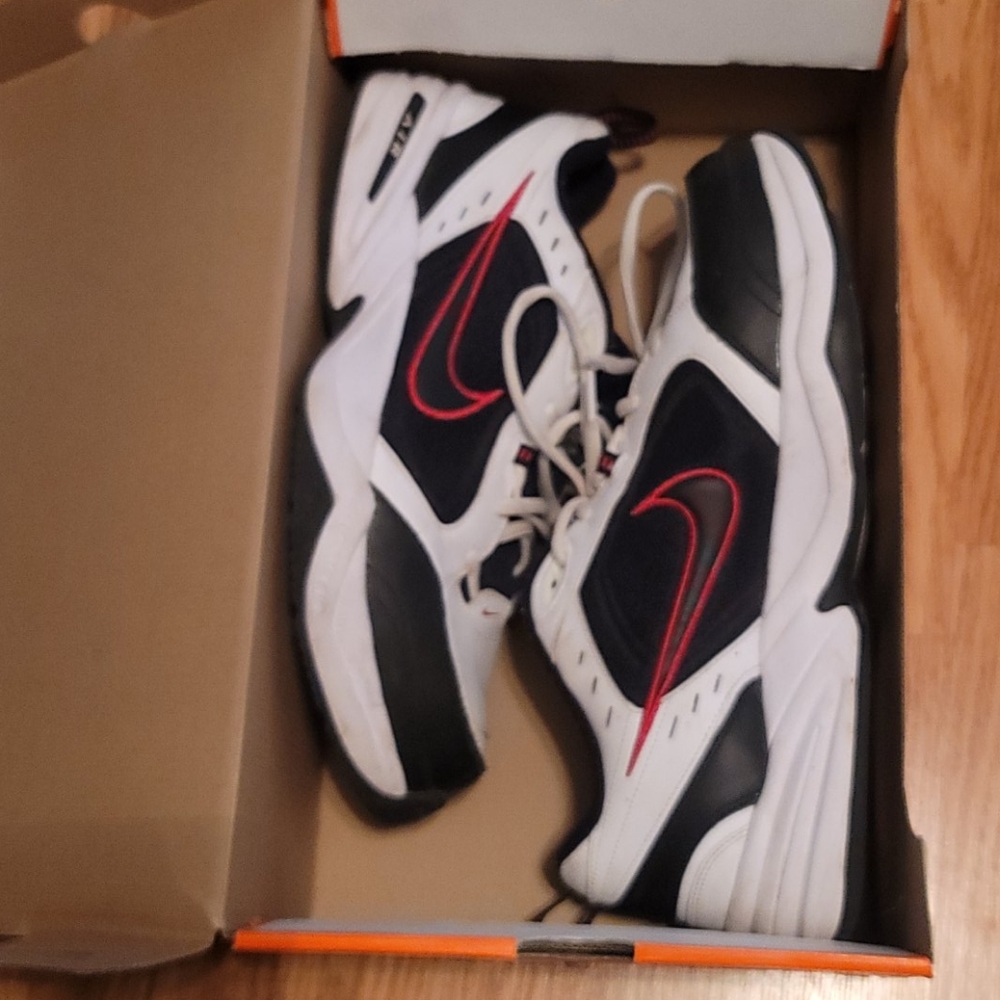 Nike Air Monarch IV (4E)